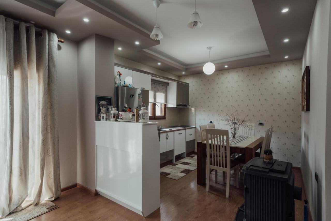 Vila Sara & Esi Daire Görice Dış mekan fotoğraf
